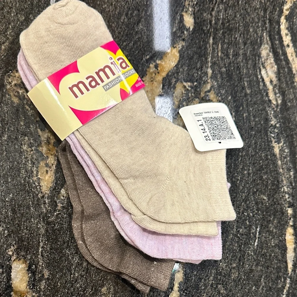 Mamia Women's Beige and Light Pink and Brown Ankle Socks set of three.